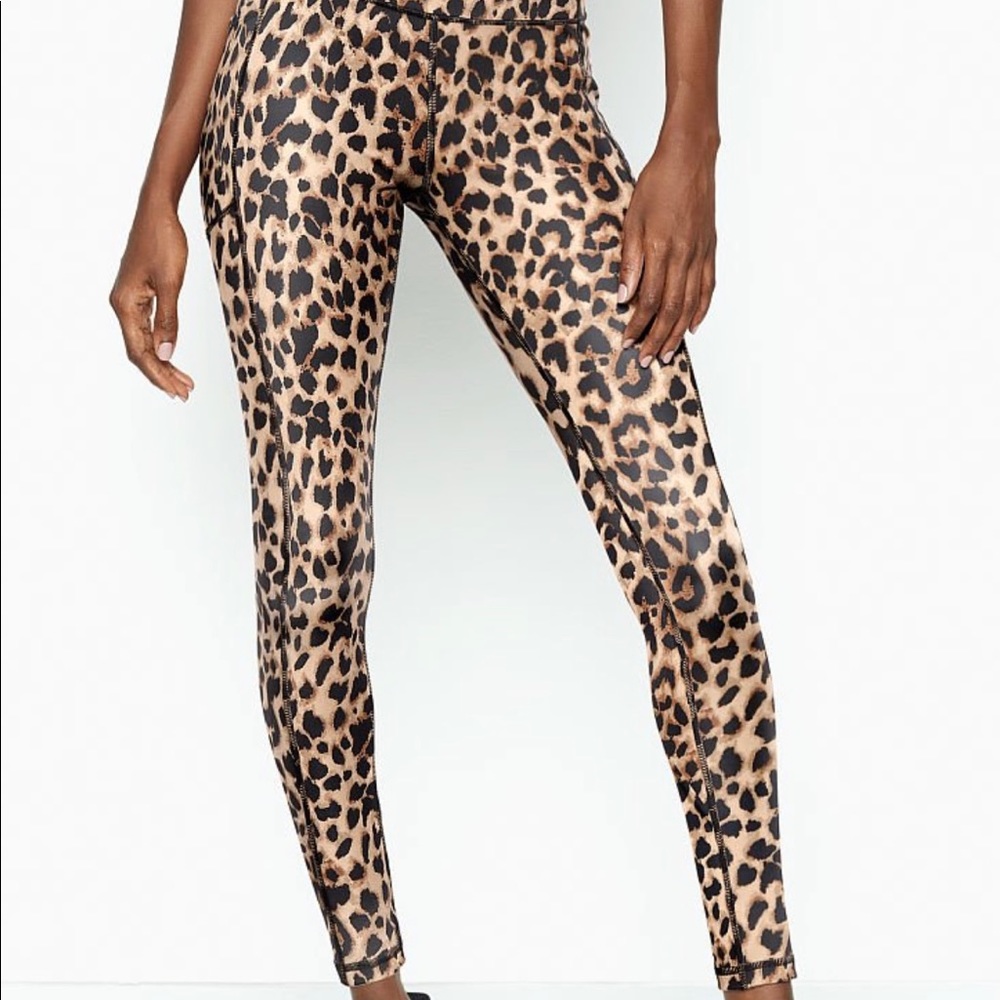 Nwt Vs leopard essential leggings size 6 Long
